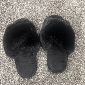 Black Furry Women's Slippers